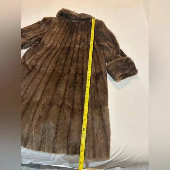 Luxurious Mink Long Coat…..Vintage - Picture 8 of 14